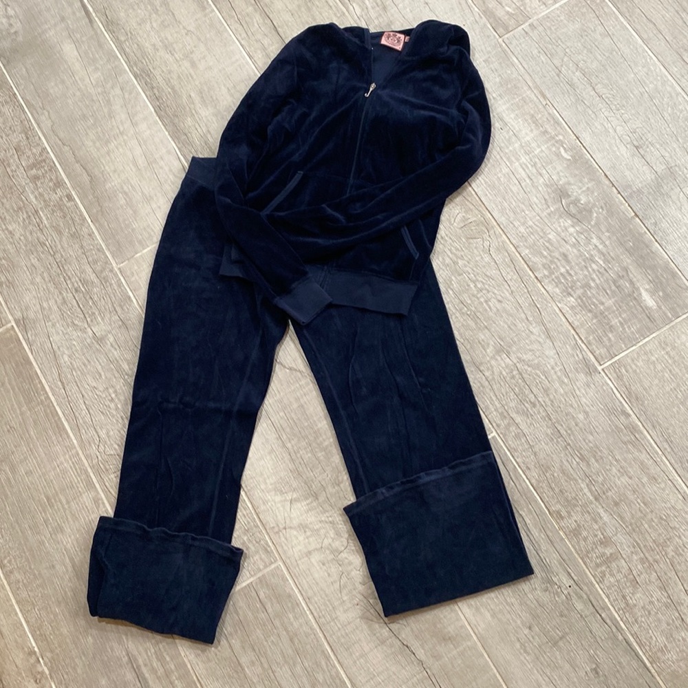 Juicy Couture velour sweat suit, navy. Top, size M Bottoms size S